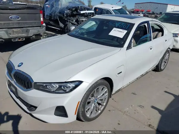 3MW39FS0XP8D03304 2023 BMW 3ER - Image 2