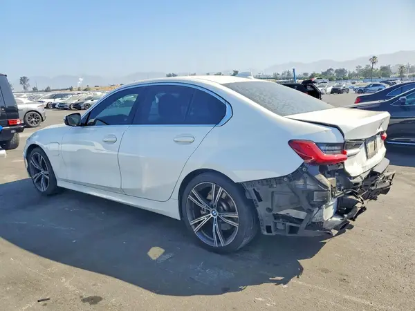 3MW5P7J01M8C11435 2021 BMW 3ER - Image 2