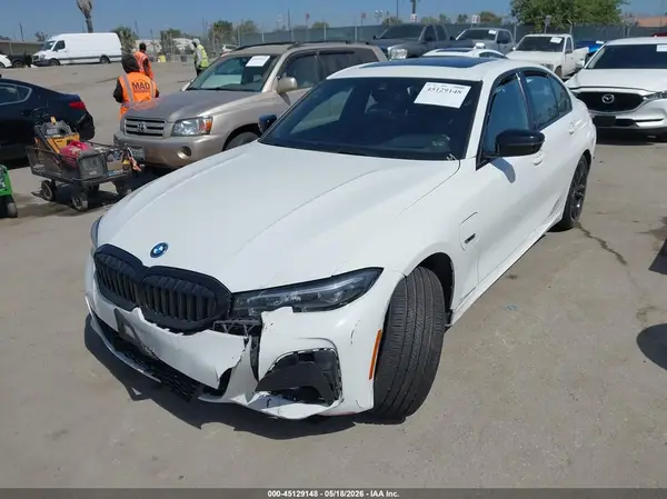 3MW5P7J06N8C28586 2022 BMW 3ER - Image 2