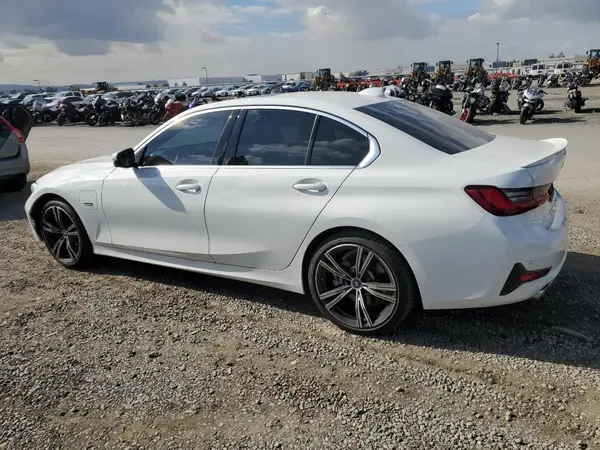 3MW5P7J0XN8C68718 2022 BMW 3ER - Image 2
