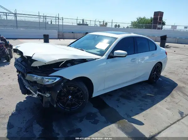 3MW5R1J00L8B18945 2020 BMW 3ER - Image 2