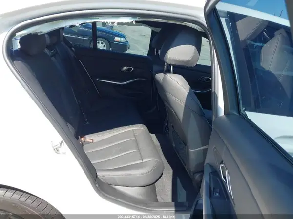 3MW5R1J00L8B18945 2020 BMW 3ER - Image 8