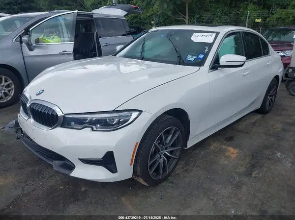 3MW5R1J02L8B12323 2020 BMW 3ER - Image 2