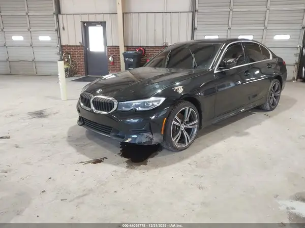 3MW5R1J02M8B99111 2021 BMW 3ER - Image 2