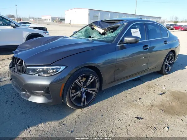 3MW5R1J03L8B10323 2020 BMW 3ER - Image 2