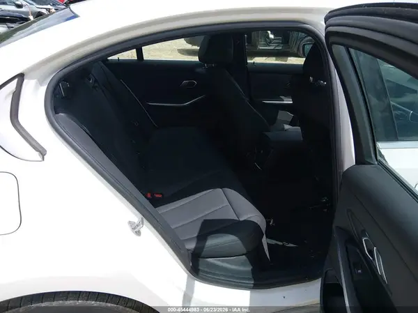 3MW5R1J03L8B20088 2020 BMW 3ER - Image 8