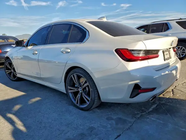 3MW5R1J03M8B83256 2021 BMW 3ER - Image 2