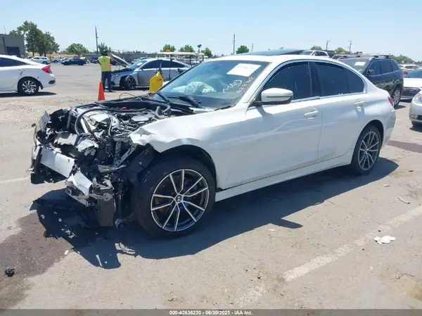 3MW5R1J04L8B28362 2020 BMW 3ER - Image 2