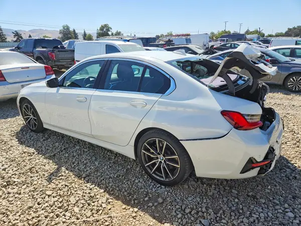 3MW5R1J06L8B25947 2020 BMW 3ER - Image 2