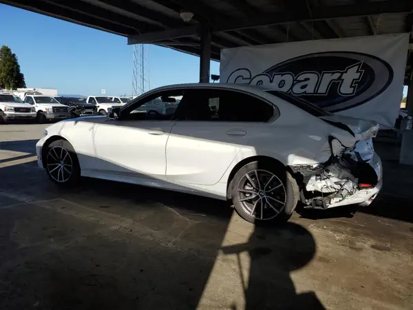 3MW5R1J09L8B38465 2020 BMW 3ER - Image 2