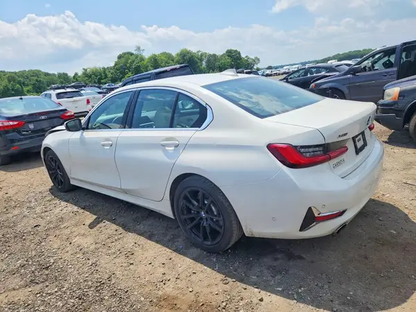3MW5R7J01L8B35790 2020 BMW 3ER - Image 2
