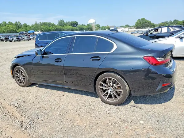 3MW5R7J02L8B15452 2020 BMW 3ER - Image 2