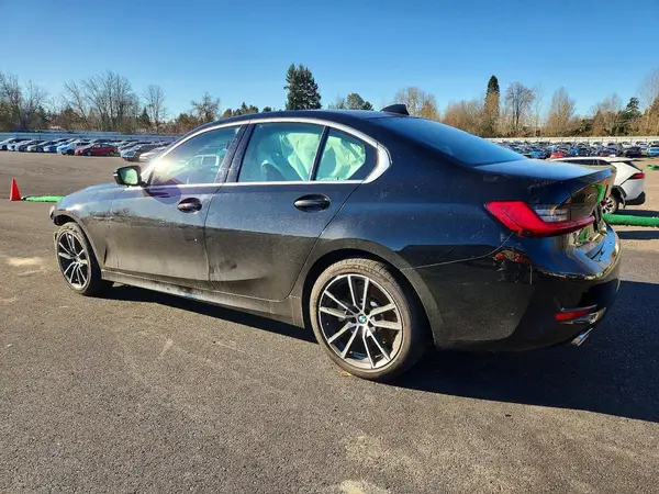 3MW5R7J02L8B23132 2020 BMW 3ER - Image 2