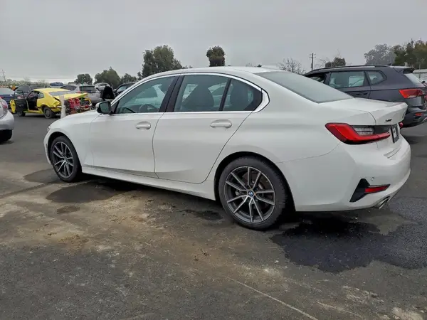 3MW5R7J03L8B20644 2020 BMW 3ER - Image 2