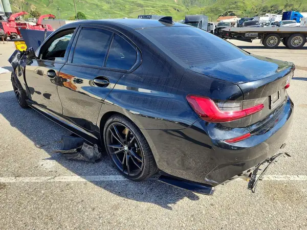 3MW5U7J01M8C05921 2021 BMW M3 - Image 2