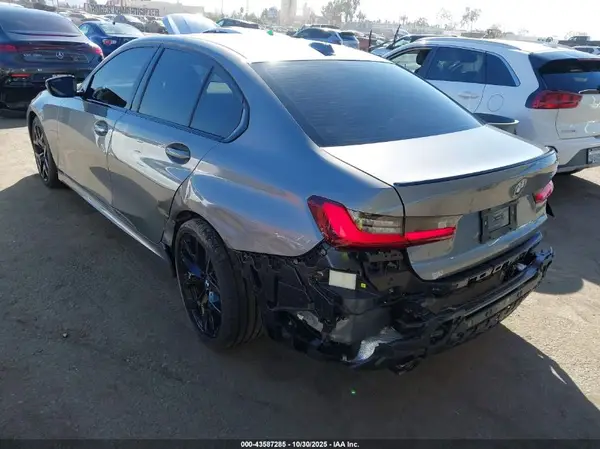 2025 BMW 3 Series IAAI lot 43587285 auction photo 3