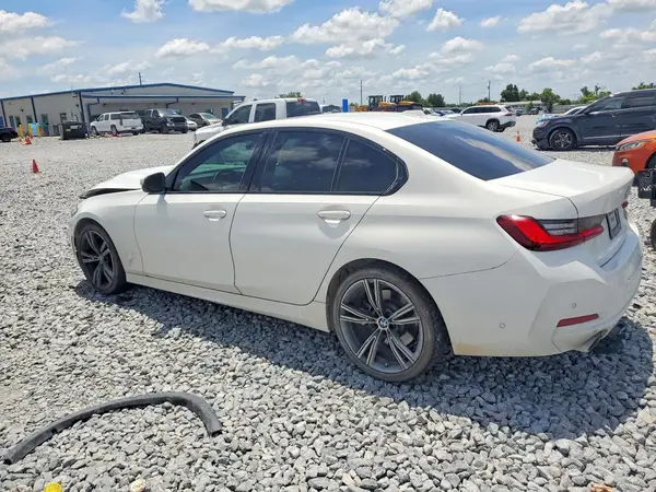 3MW69FF00P8D49263 2023 BMW 3ER - Image 2