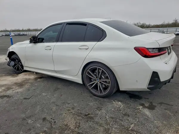 3MW69FF04P8D71167 2023 BMW 3ER - Image 2