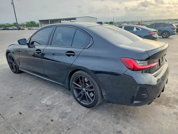 3MW69FF05P8D60582 2023 BMW 3ER - Image 2