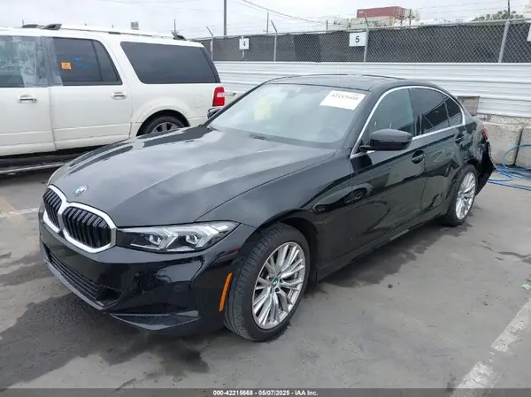 3MW69FF06R8E26656 2024 BMW 3ER - Image 2