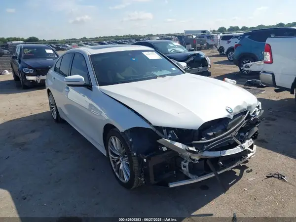 3MW69FF08P8D23638 2023 BMW 3ER - Image 1