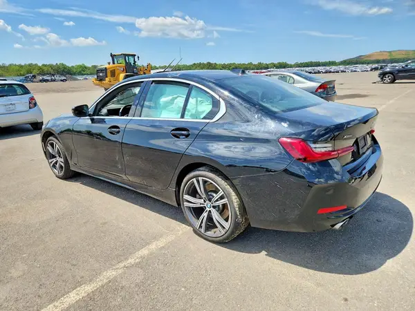 3MW89FF01R8E03813 2024 BMW 3ER - Image 2