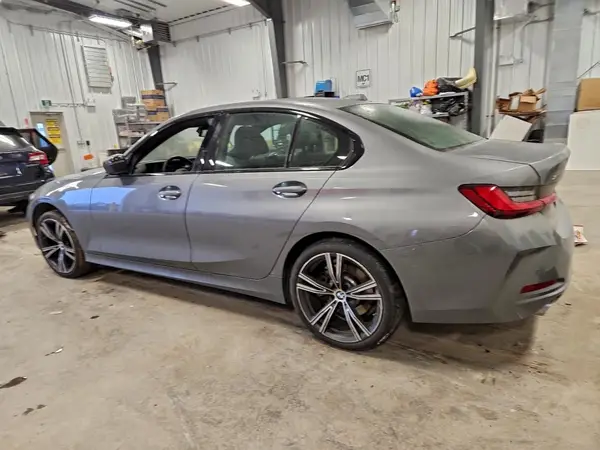 3MW89FF08P8D68877 2023 BMW 3ER - Image 2