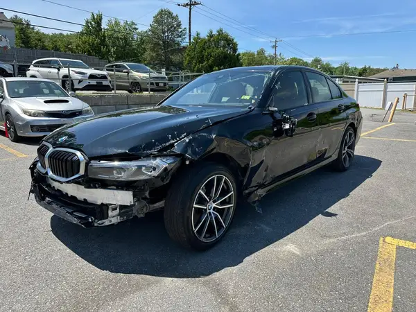 3MW89FF09P8D75692 2023 BMW 3ER - Image 1