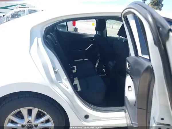3MZBM1V76GM252204 2016 MAZDA 3 - Image 8