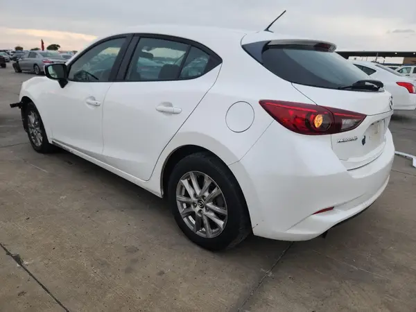 3MZBN1K71HM117327 2017 MAZDA 3 - Image 2
