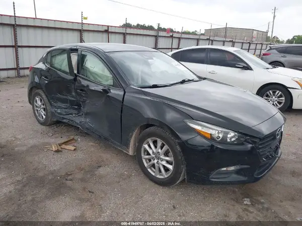 3MZBN1K71JM273910 2018 MAZDA 3 - Image 1