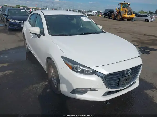 3MZBN1K73JM245705 2018 MAZDA 3 - Image 1