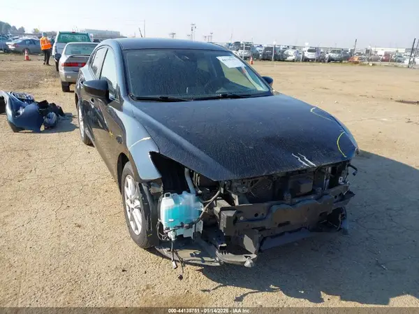 3MZBN1K74JM185966 2018 MAZDA 3 - Image 1