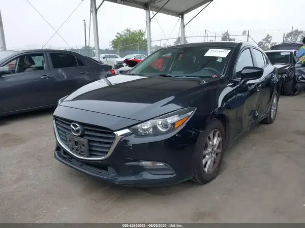 3MZBN1K74JM205083 2018 MAZDA 3 - Image 2
