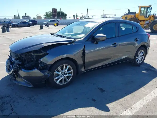 3MZBN1K75JM171686 2018 MAZDA 3 - Image 2