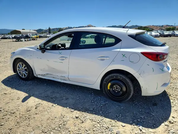 3MZBN1K75JM226024 2018 MAZDA 3 - Image 2