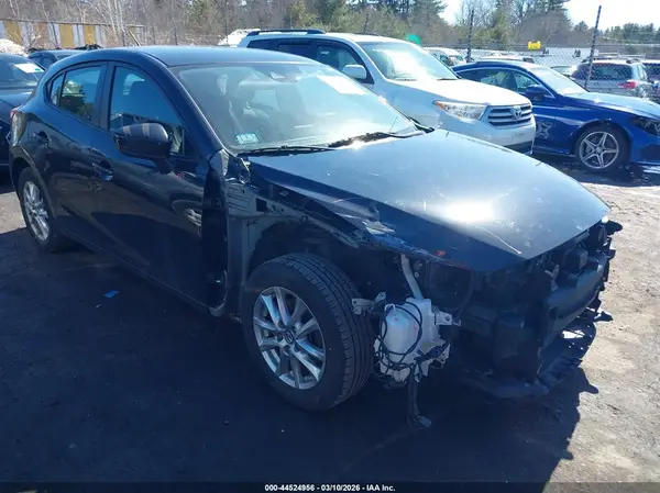 3MZBN1K75JM233667 2018 MAZDA 3 - Image 1