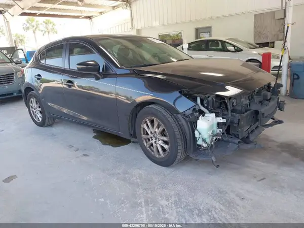 3MZBN1K76HM100748 2017 MAZDA 3 - Image 1