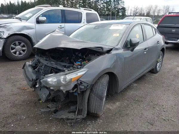 3MZBN1K76JM176430 2018 MAZDA 3 - Image 2