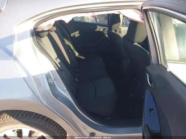 3MZBN1K77HM137081 2017 MAZDA 3 - Image 8