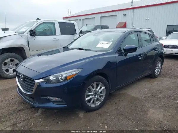 3MZBN1K78JM233811 2018 MAZDA 3 - Image 2
