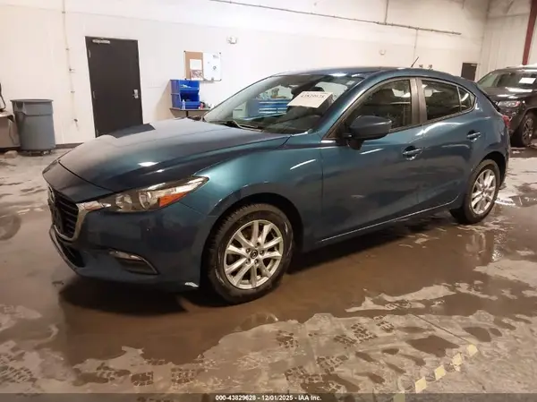 3MZBN1K79HM147062 2017 MAZDA 3 - Image 2