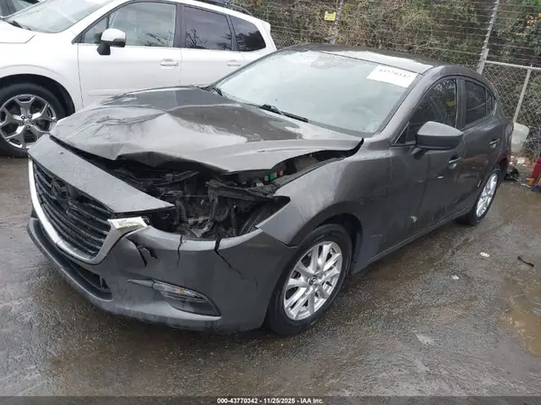 3MZBN1K79JM182576 2018 MAZDA 3 - Image 2