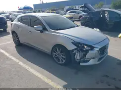 3MZBN1L30JM178749 2018 MAZDA 3