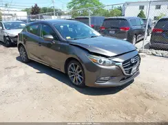 3MZBN1L30JM183823 2018 MAZDA 3