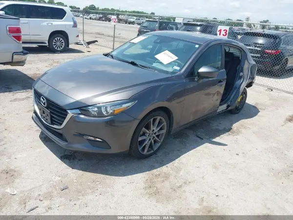 3MZBN1L30JM204492 2018 MAZDA 3 - Image 2