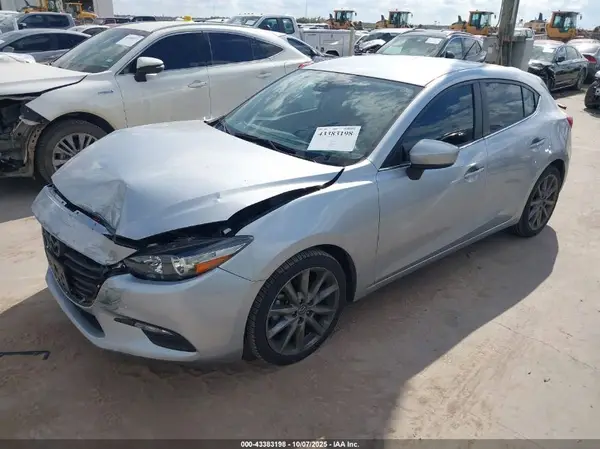 3MZBN1L30JM231739 2018 MAZDA 3 - Image 2