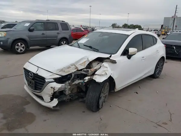 3MZBN1L30JM236732 2018 MAZDA 3 - Image 2