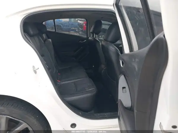 3MZBN1L30JM236732 2018 MAZDA 3 - Image 8