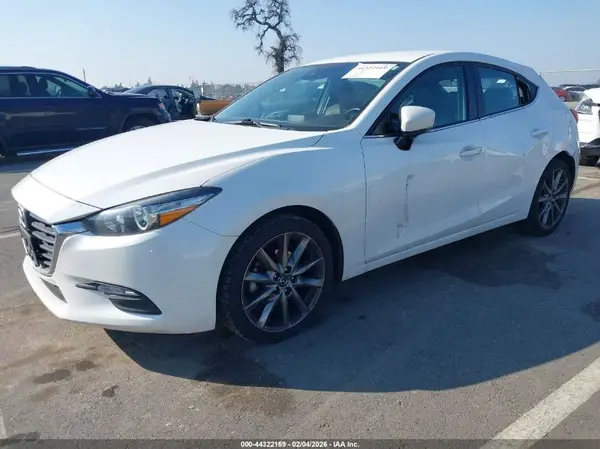 3MZBN1L30JM239694 2018 MAZDA 3 - Image 2